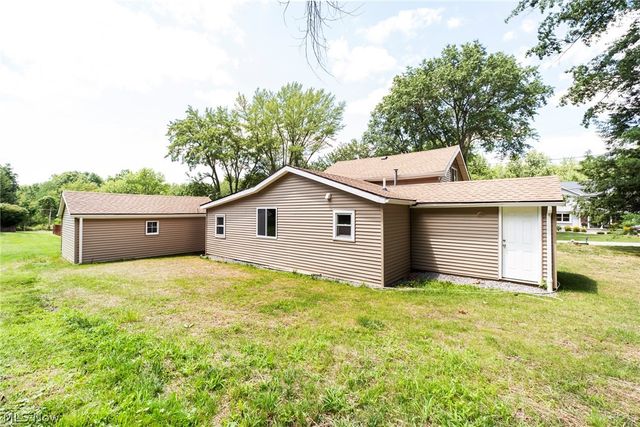 9 Dravis Drive, Youngstown, OH 44515