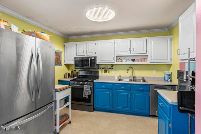 203 Deerfield Court, Voorheesville, NY 12186