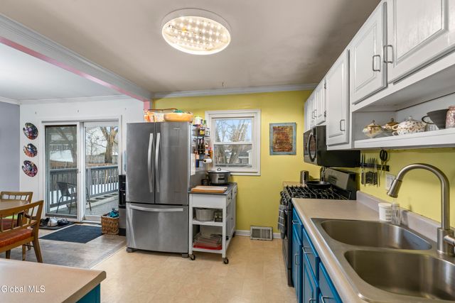 203 Deerfield Court, Voorheesville, NY 12186