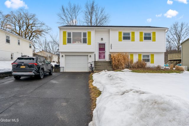 203 Deerfield Court, Voorheesville, NY 12186