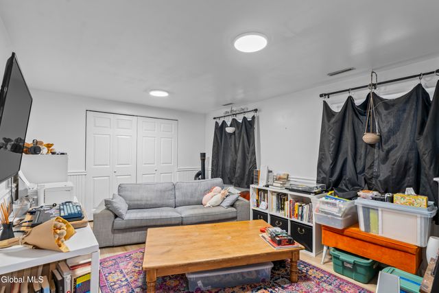 203 Deerfield Court, Voorheesville, NY 12186