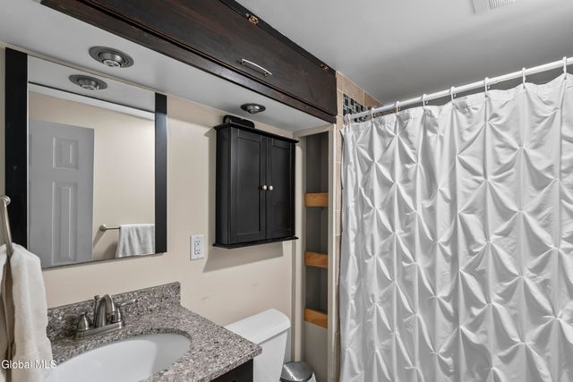 203 Deerfield Court, Voorheesville, NY 12186