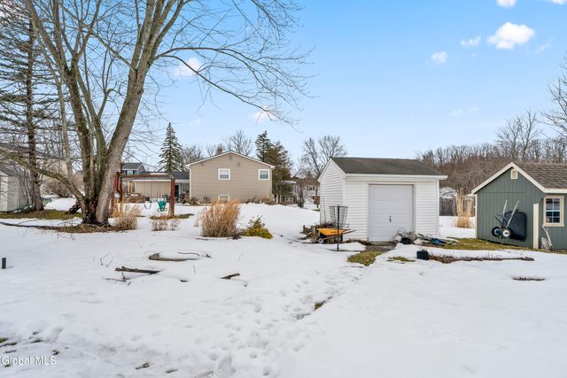 203 Deerfield Court, Voorheesville, NY 12186