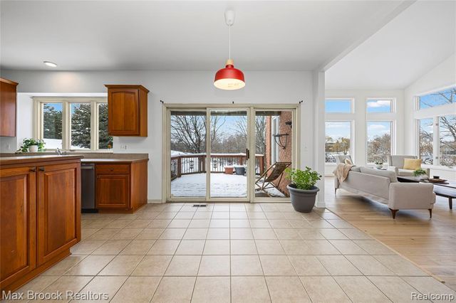 1205 Tulberry Circle, Rochester, MI 48306