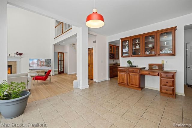 1205 Tulberry Circle, Rochester, MI 48306