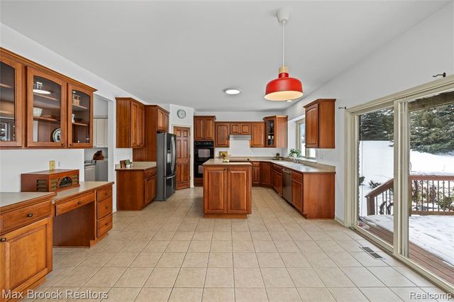 1205 Tulberry Circle, Rochester, MI 48306