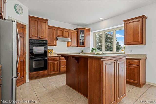 1205 Tulberry Circle, Rochester, MI 48306