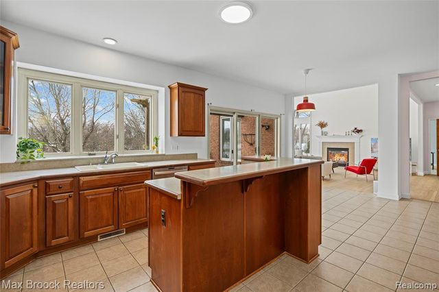 1205 Tulberry Circle, Rochester, MI 48306