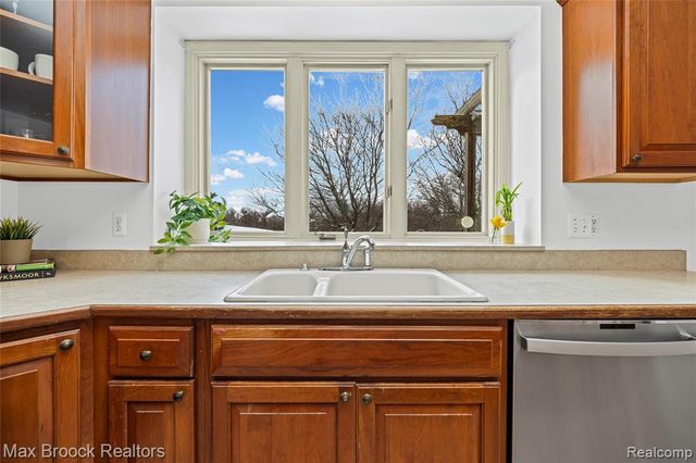 1205 Tulberry Circle, Rochester, MI 48306