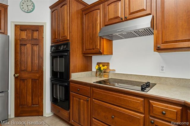 1205 Tulberry Circle, Rochester, MI 48306