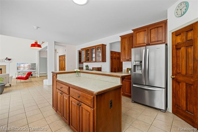 1205 Tulberry Circle, Rochester, MI 48306