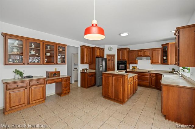 1205 Tulberry Circle, Rochester, MI 48306