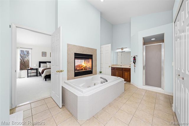 1205 Tulberry Circle, Rochester, MI 48306