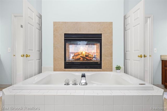 1205 Tulberry Circle, Rochester, MI 48306