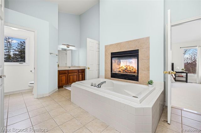 1205 Tulberry Circle, Rochester, MI 48306