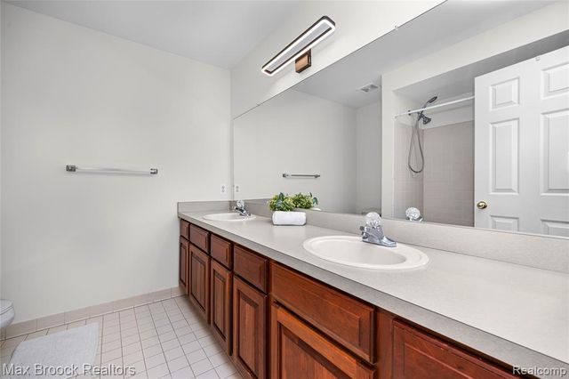 1205 Tulberry Circle, Rochester, MI 48306