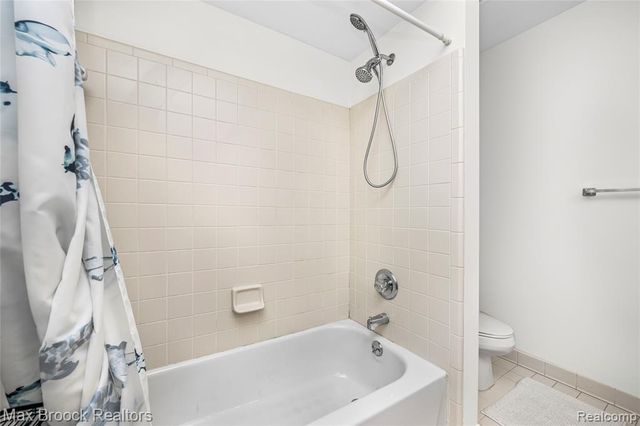 1205 Tulberry Circle, Rochester, MI 48306