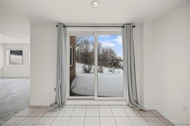 1205 Tulberry Circle, Rochester, MI 48306