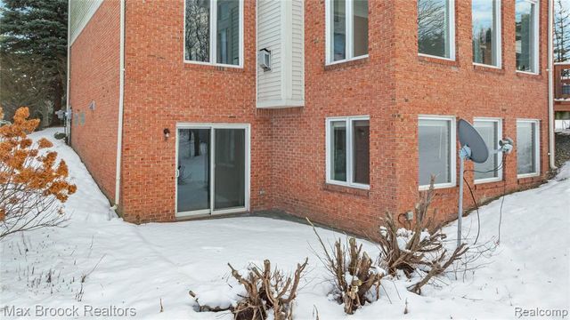 1205 Tulberry Circle, Rochester, MI 48306