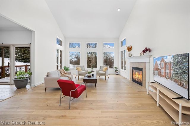 1205 Tulberry Circle, Rochester, MI 48306