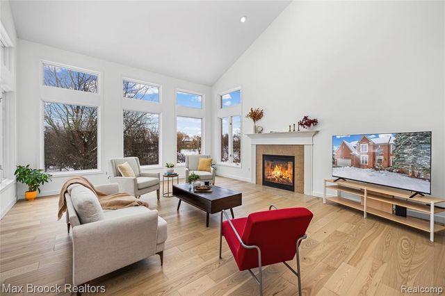 1205 Tulberry Circle, Rochester, MI 48306