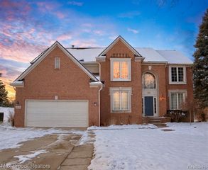 1205 Tulberry Circle, Rochester, MI 48306