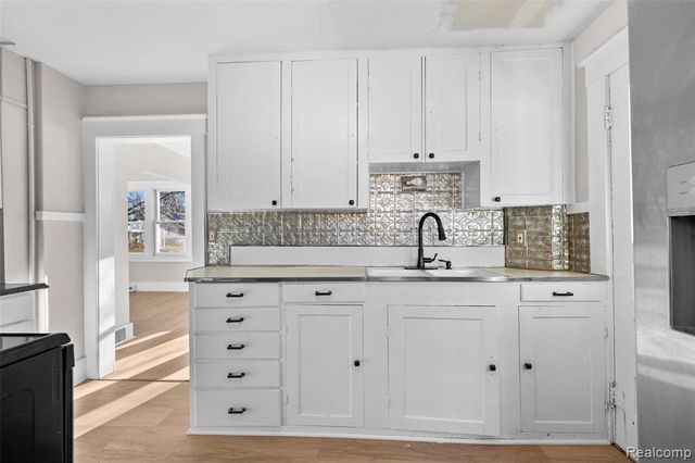 428 Bauman Avenue, Commerce Twp, MI 48017