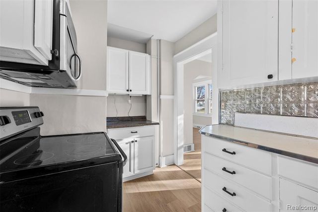 428 Bauman Avenue, Commerce Twp, MI 48017