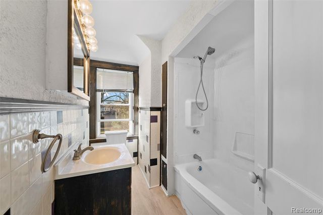 428 Bauman Avenue, Commerce Twp, MI 48017