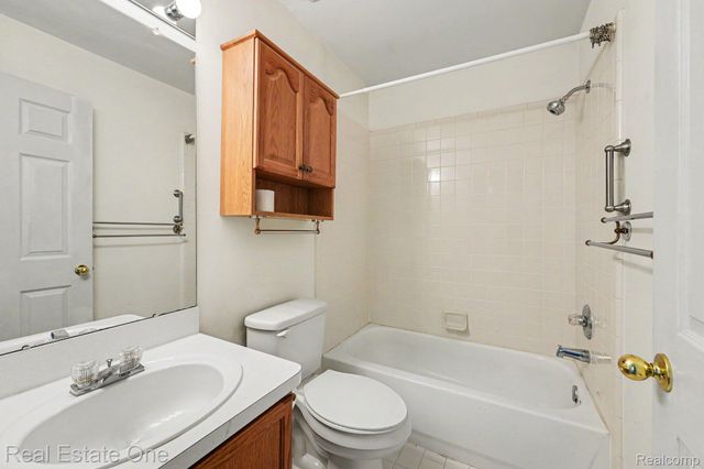 13941 Perry Place Court, Riverview, MI 48193