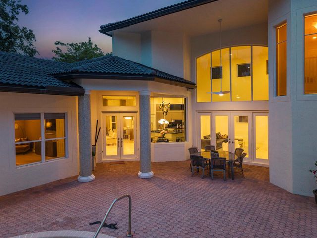 6015 Pinewood Avenue, Parkland, FL 33067
