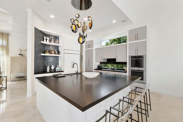 6015 Pinewood Avenue, Parkland, FL 33067