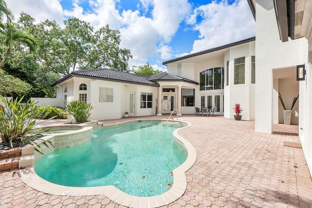 6015 Pinewood Avenue, Parkland, FL 33067