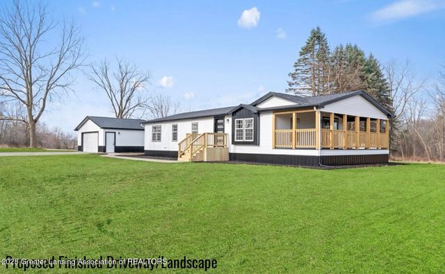 1976 Bolock Highway, Charlotte, MI 48813