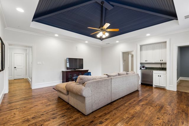 5707 Watson Circle, Dallas, TX 75225