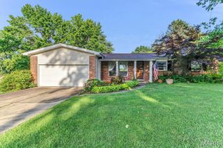 1616 Lincoln Drive, St Charles, MO 63303