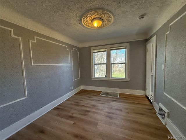 16206 Snowden Street, Detroit, MI 48235