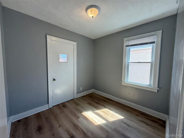 16206 Snowden Street, Detroit, MI 48235