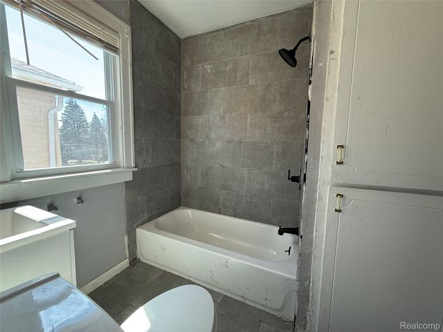 16206 Snowden Street, Detroit, MI 48235