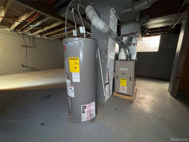 16206 Snowden Street, Detroit, MI 48235