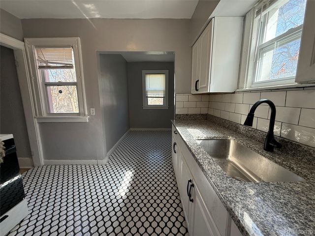 16206 Snowden Street, Detroit, MI 48235