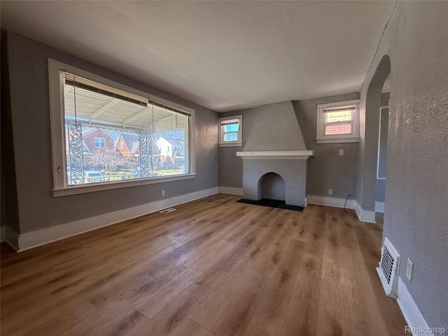 16206 Snowden Street, Detroit, MI 48235