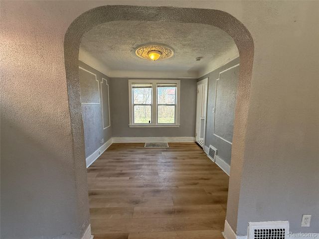 16206 Snowden Street, Detroit, MI 48235