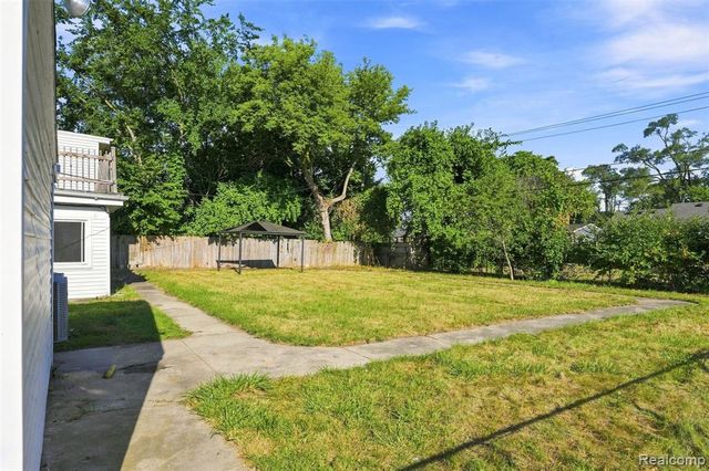 17620 Cornell Road, Southfield, MI 48075