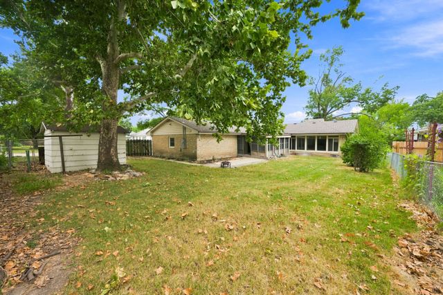 1104 N PINECREST STREET, Wichita, KS 67208