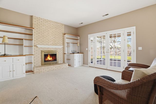 330 Indian Ridge Trail, Wauconda, IL 60084