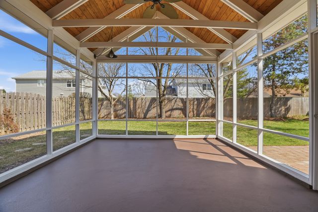 330 Indian Ridge Trail, Wauconda, IL 60084