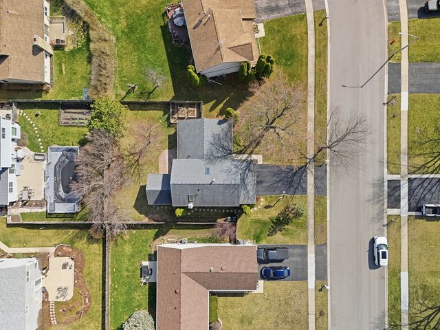 330 Indian Ridge Trail, Wauconda, IL 60084