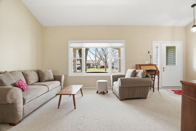 330 Indian Ridge Trail, Wauconda, IL 60084