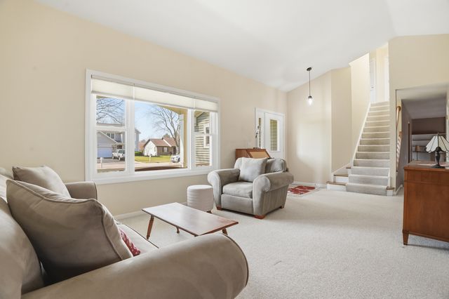 330 Indian Ridge Trail, Wauconda, IL 60084